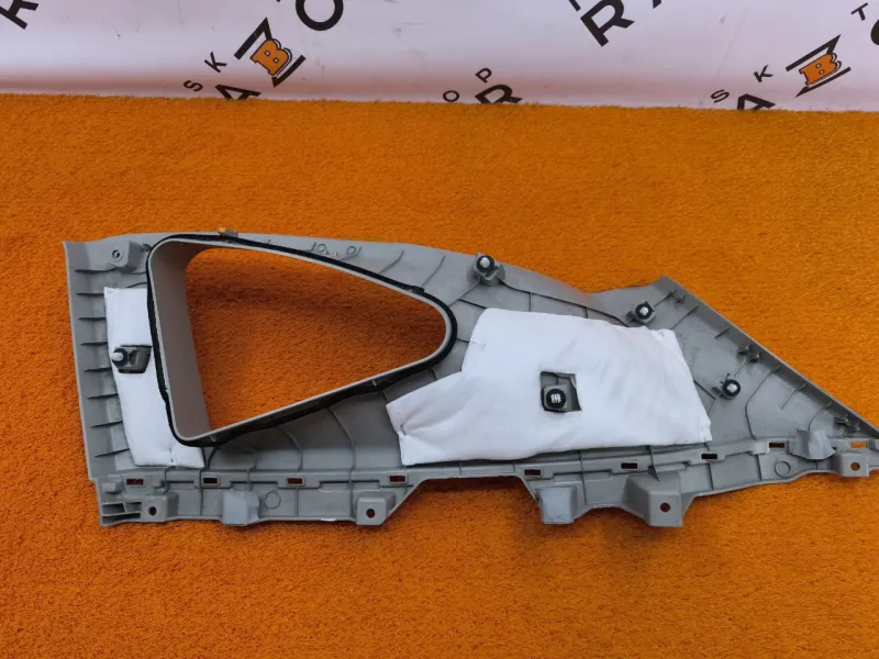 Накладка на стойку кузова