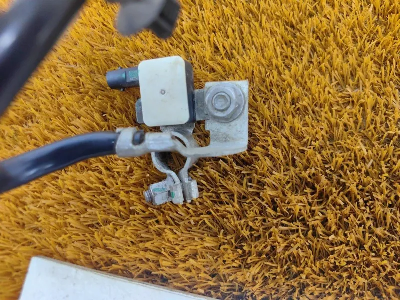 Клемма аккумулятора