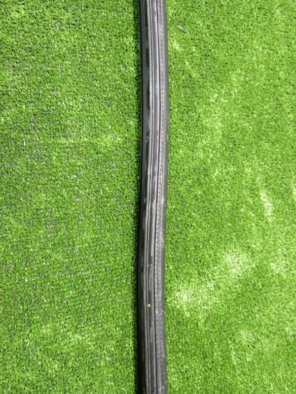 Уплотнитель стекла двери