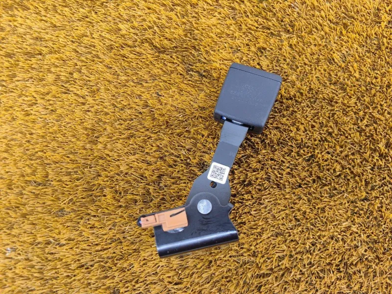 Ответная часть ремня безопасности