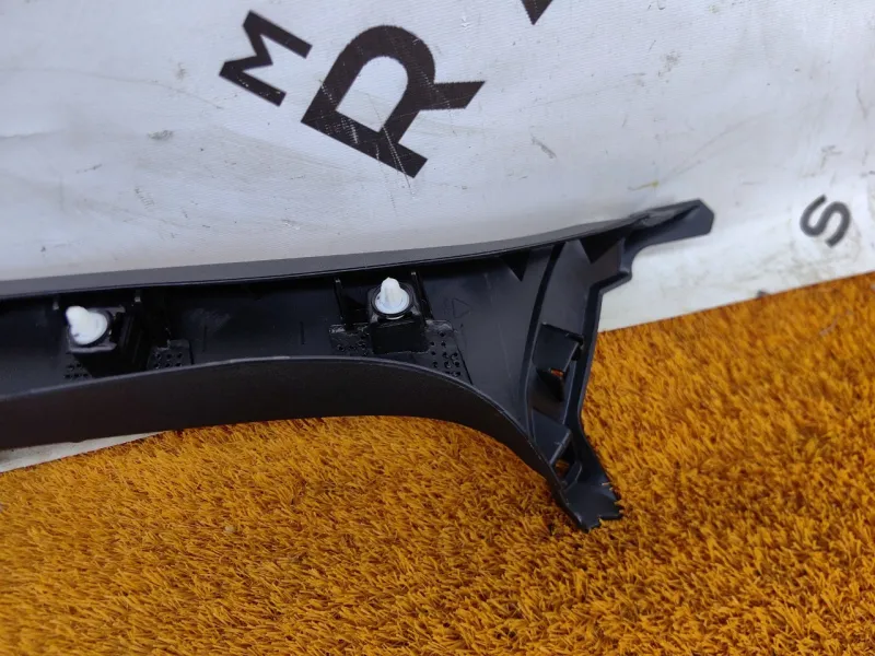 Обшивка двери багажника