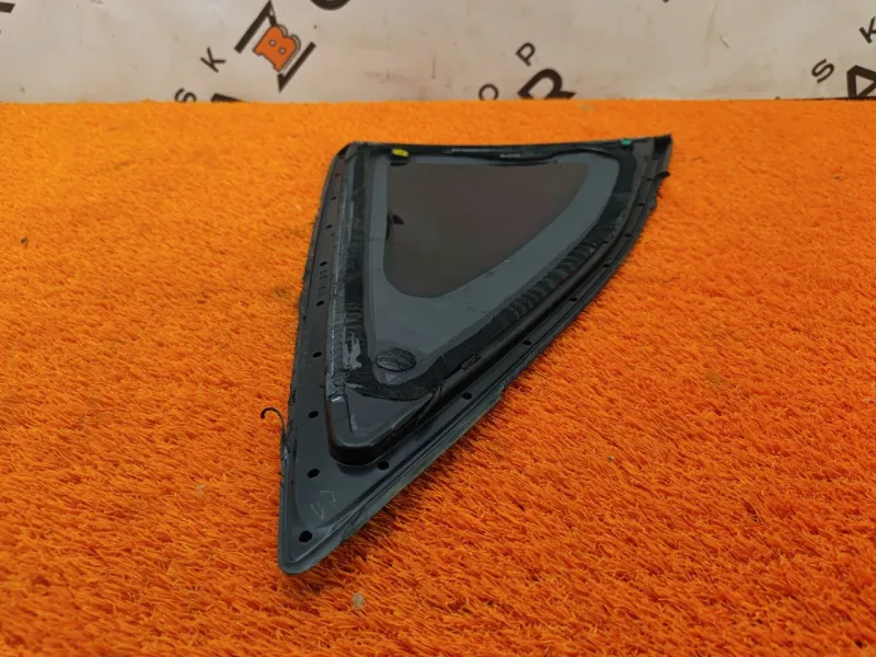 Форточка задняя