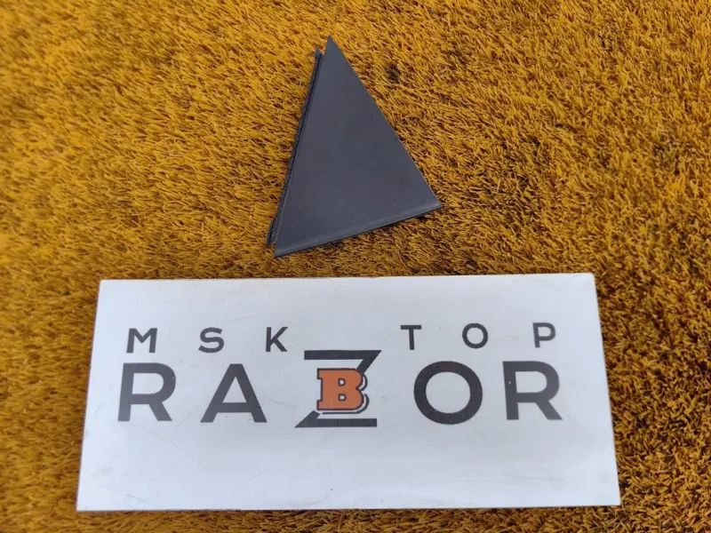 Уголок двери