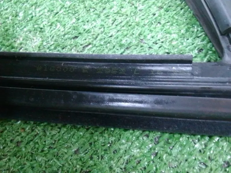 Уплотнитель стекла двери