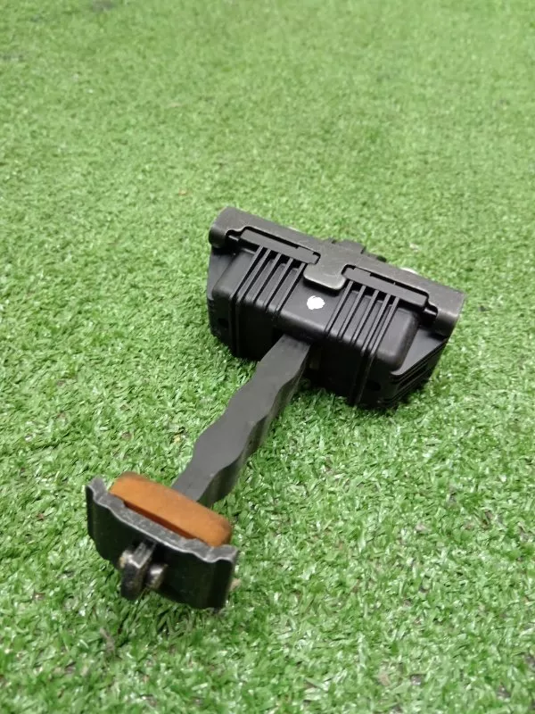 Ограничитель двери