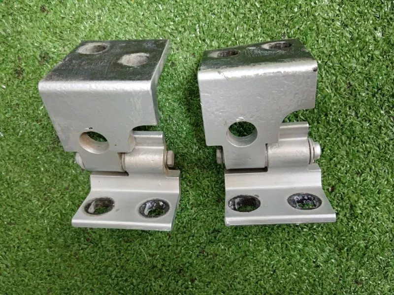 Петля двери