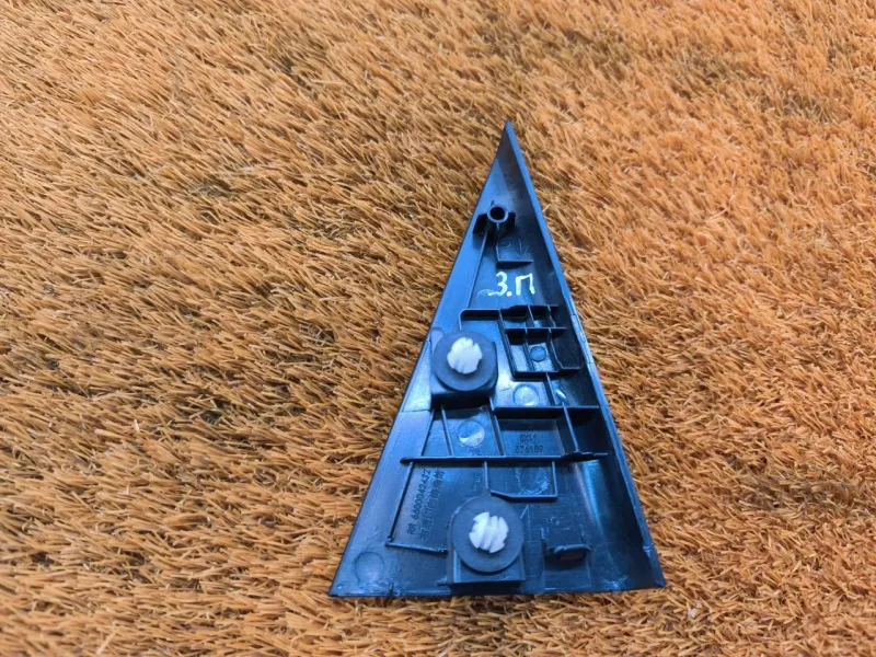 Уголок двери