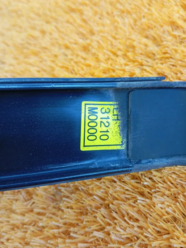 Крепление топливного бака