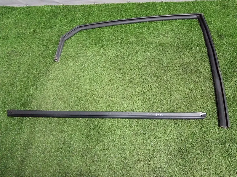 Уплотнитель стекла двери