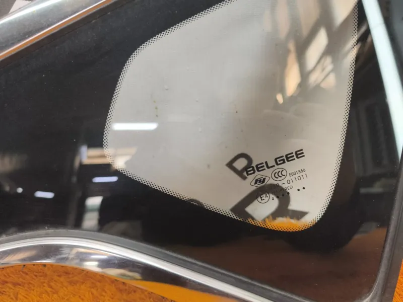 Форточка задняя