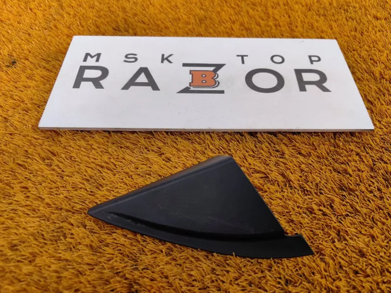 Уголок двери