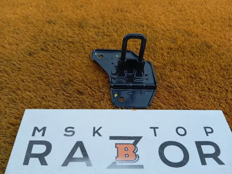 Замок спинки сиденья