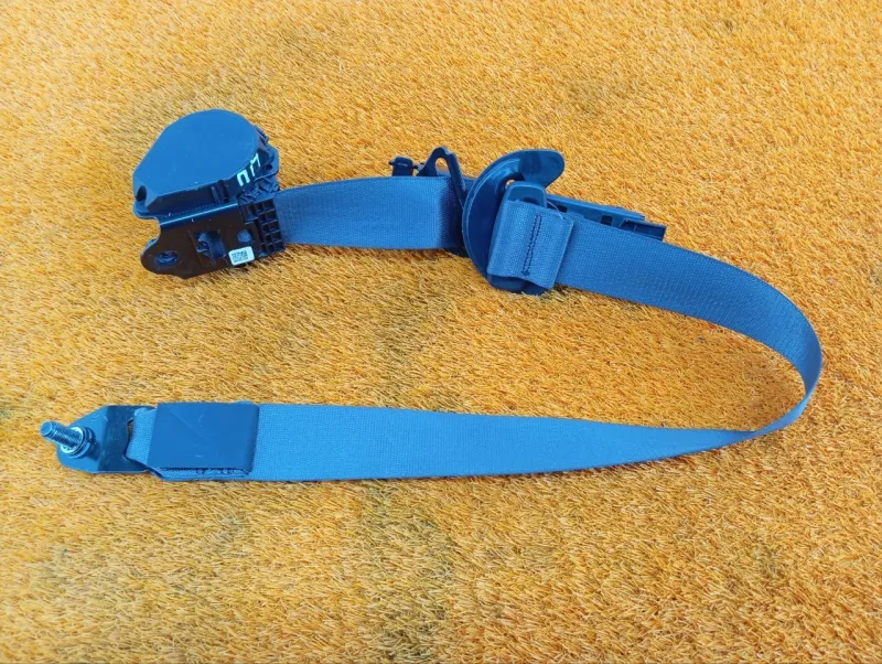 Ремень безопасности