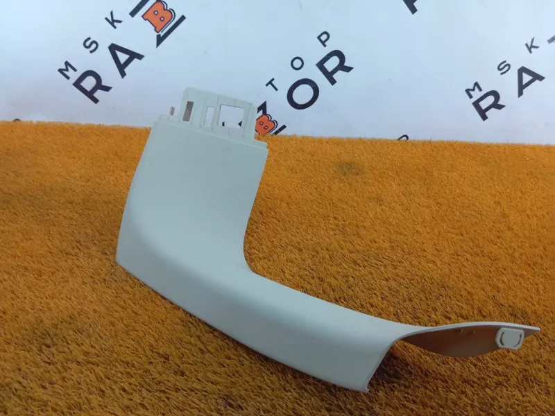 Обшивка двери багажника