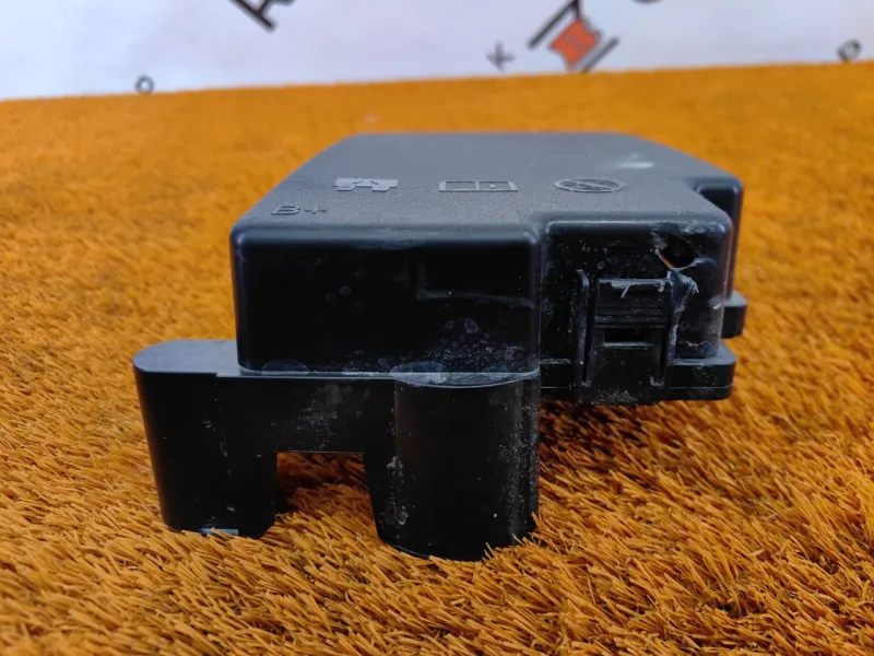 Крышка блока предохранителей