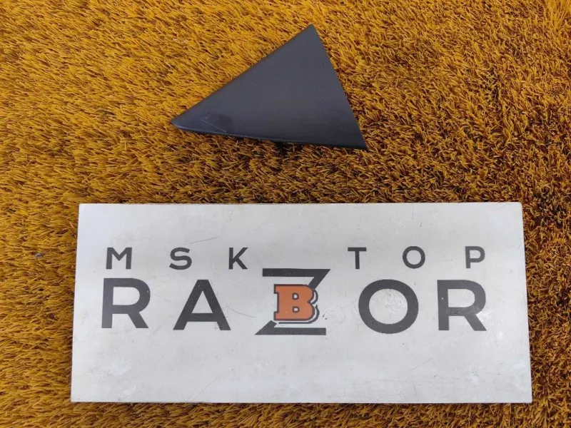 Уголок двери