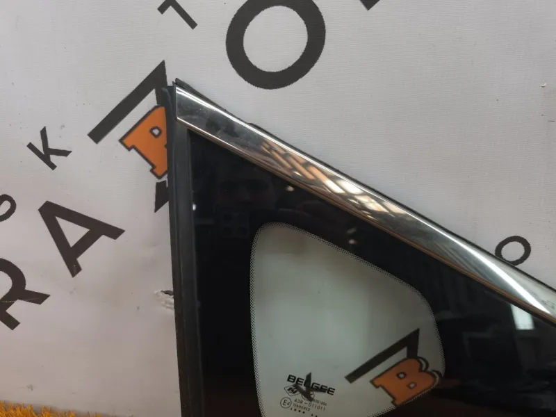 Форточка задняя