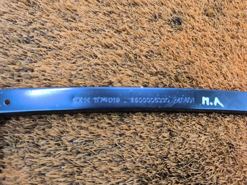 Направляющая стекла двери