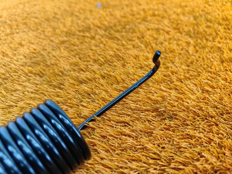 Пружина крышки багажника