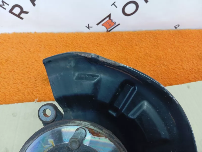 Кулак поворотный