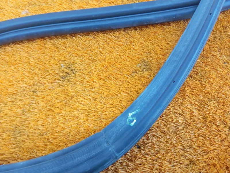 Уплотнитель багажника