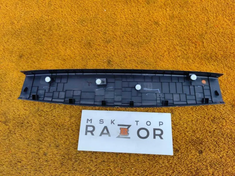 Накладка крышки багажника