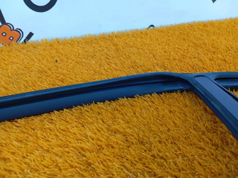 Уплотнитель стекла двери