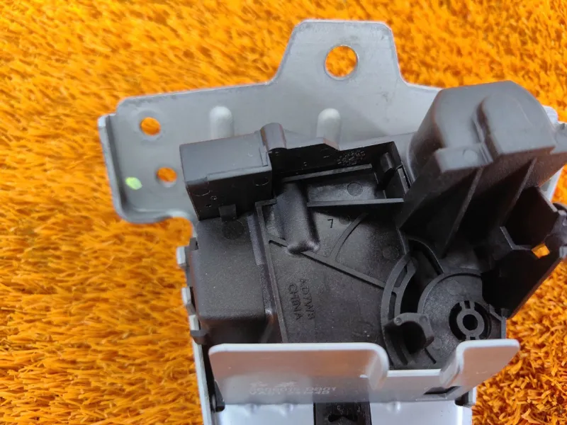 Замок багажника