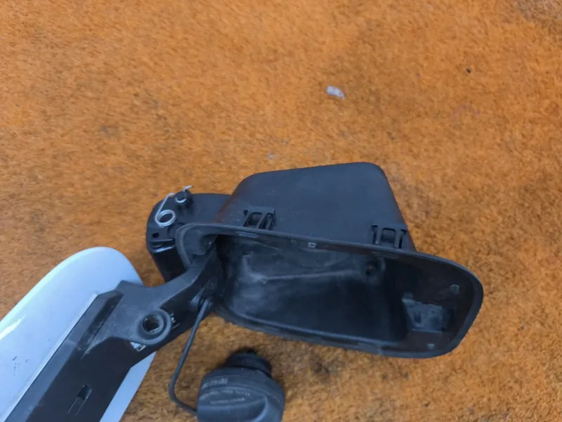 Лючок Бензобака