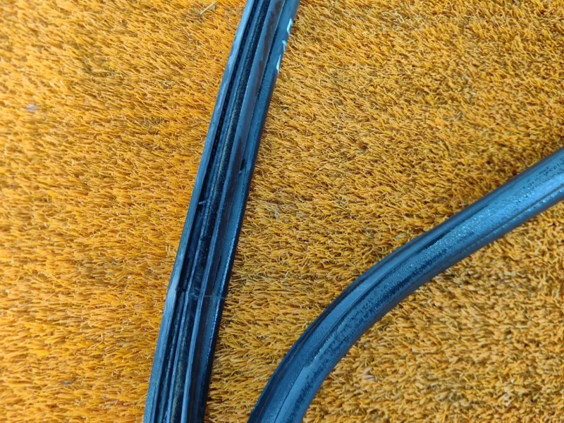 Уплотнитель багажника