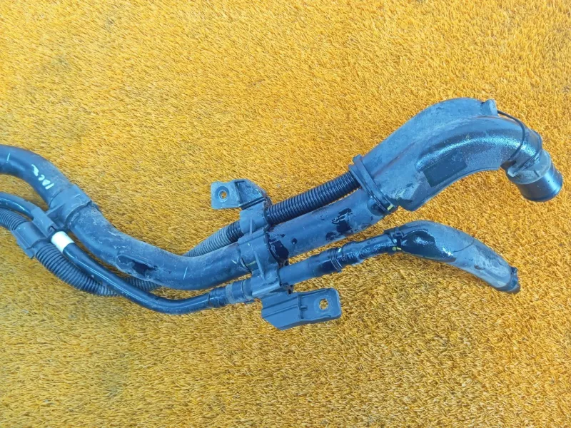 Горловина топливного бака