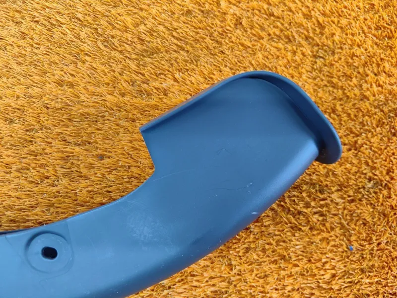 Накладка петли крышки багажника