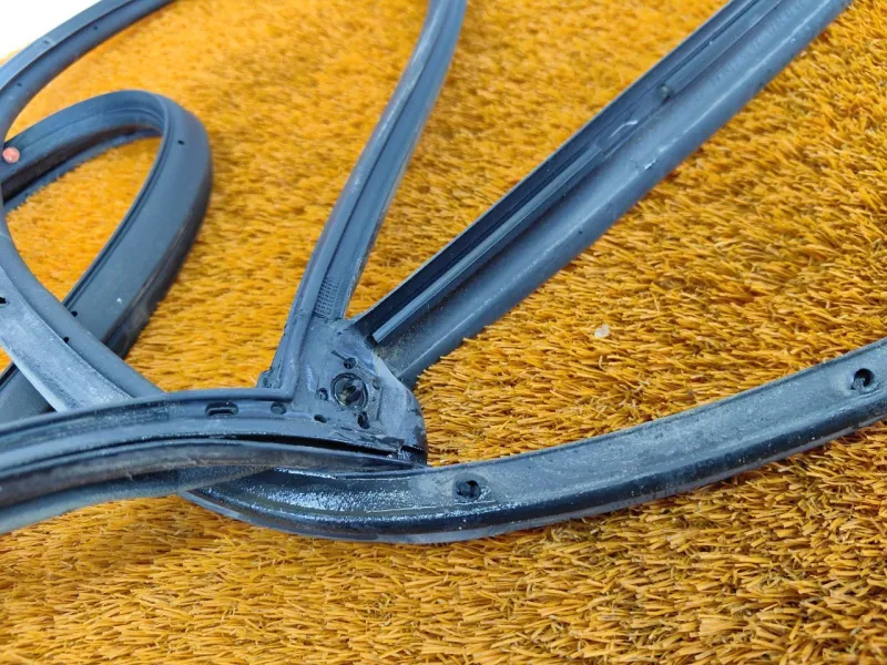 Уплотнитель двери