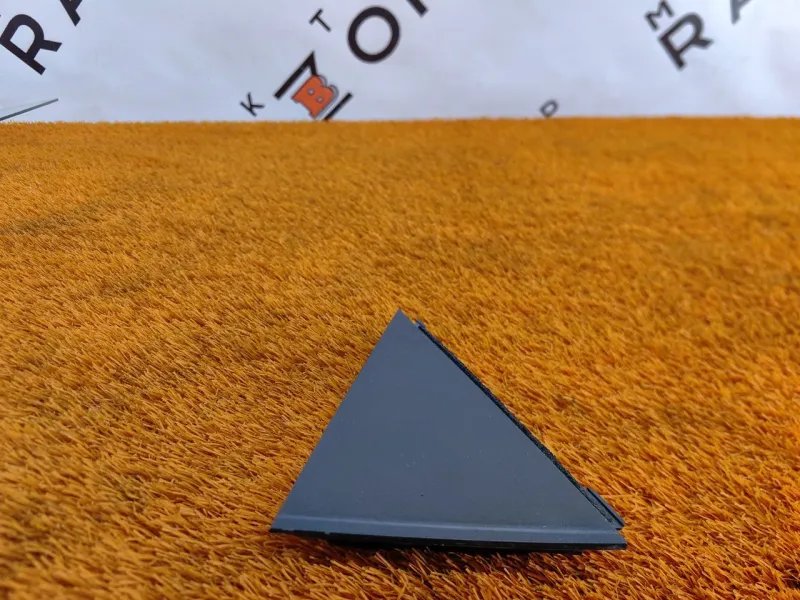 Уголок двери