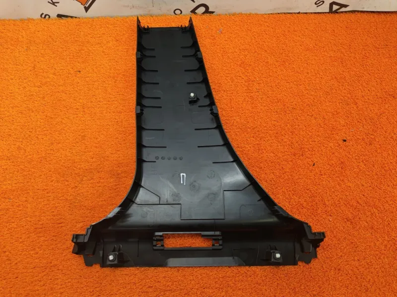 Обшивка центральной стойки