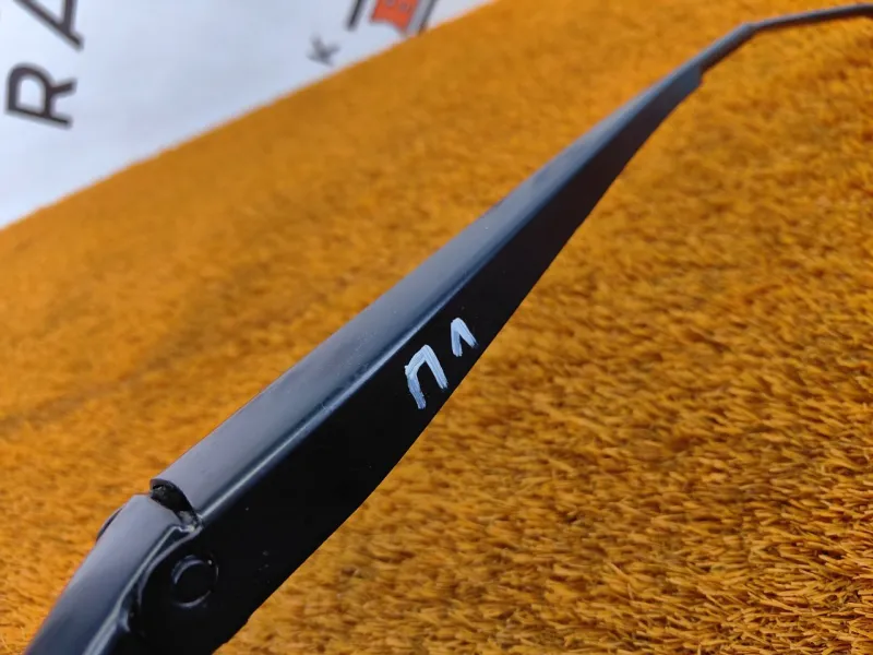 поводок стеклоочистителя