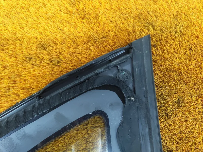 Форточка задняя