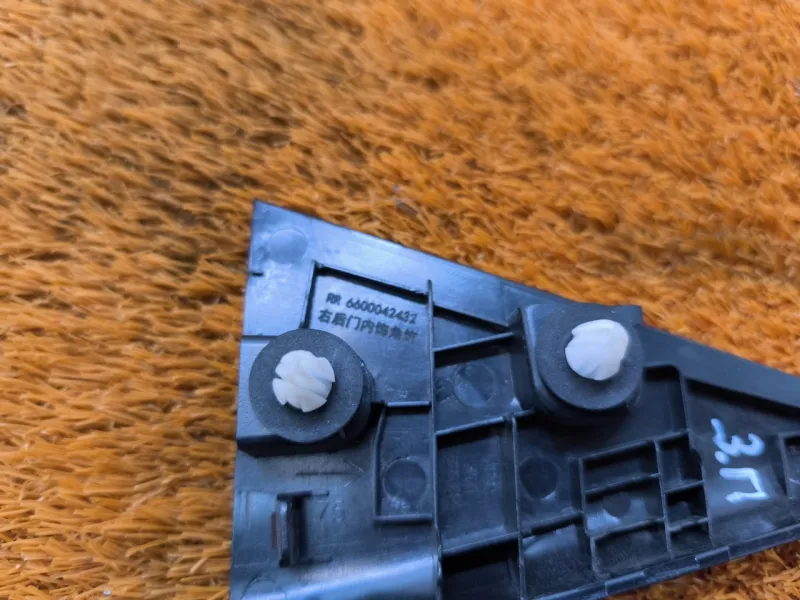 Уголок двери