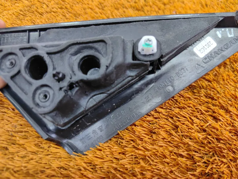 Уголок двери