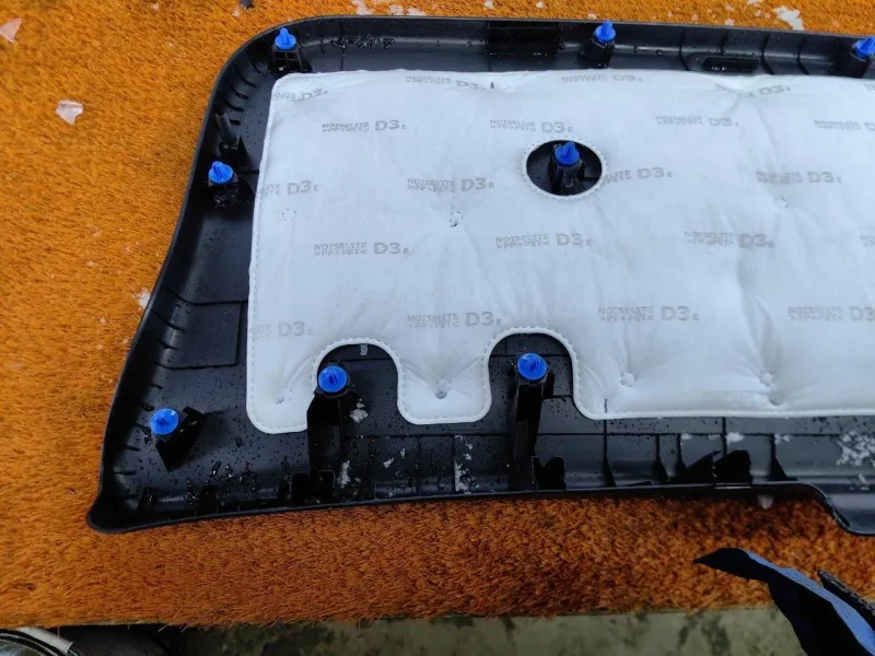 Обшивка двери багажника