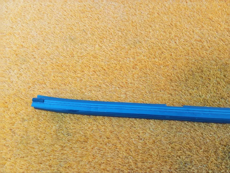 Уплотнитель стекла двери