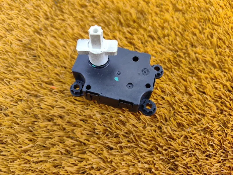 Моторчик заслонки печки