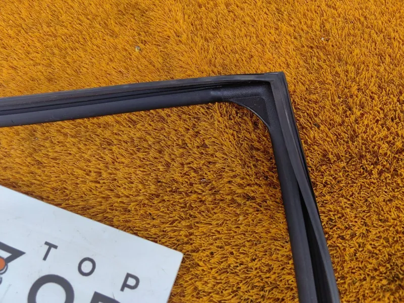 Уплотнитель стекла двери