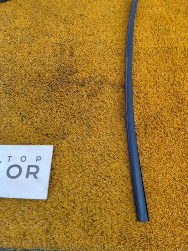 Уплотнитель стекла двери