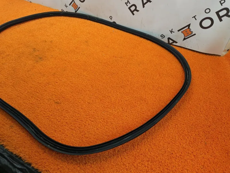 Уплотнитель багажника