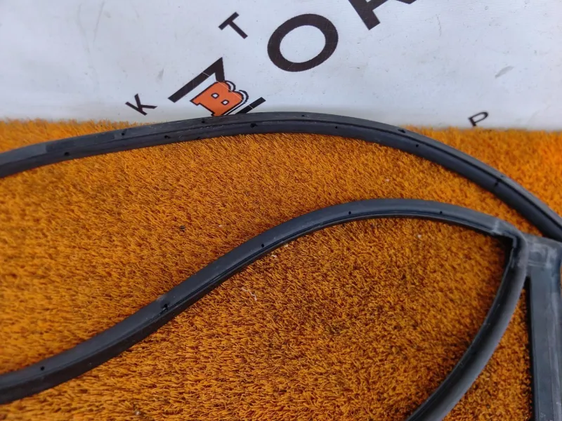 Уплотнитель двери