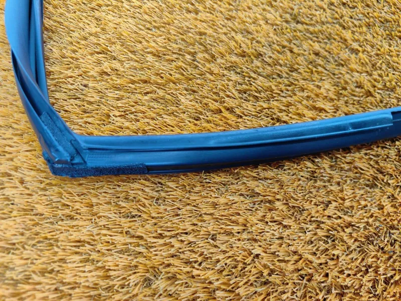 Уплотнитель стекла двери