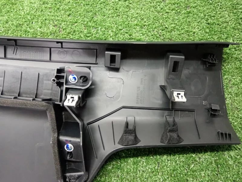 Обшивка двери багажника