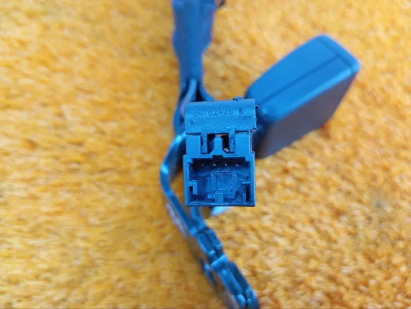 Ответная часть ремня безопасности