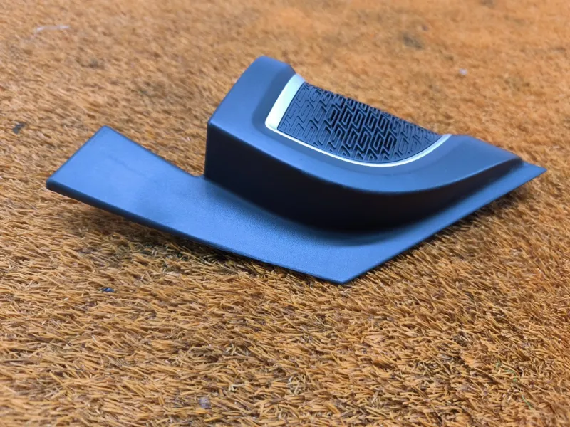 Уголок двери